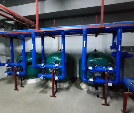 游泳池安装了3台爱克砂缸